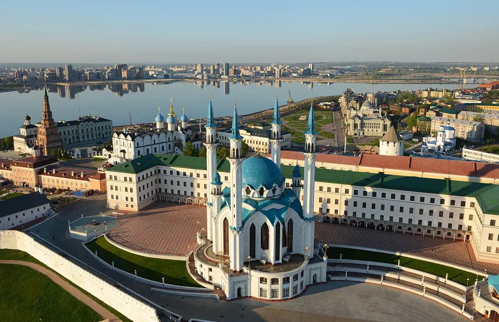 Панорама Казанского кремля и мечети Кул-Шариф